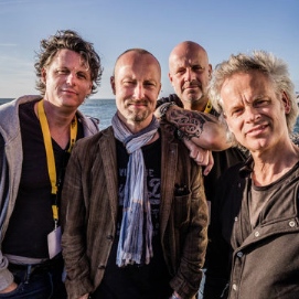 blof groepsfoto aan zee in 2017