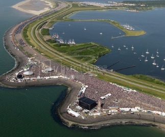 concert at sea brouwersdam luchtfoto