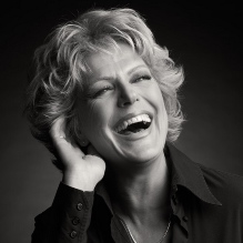 simone kleinsma portret foto zwart wit lachend